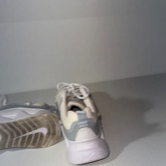 Nike Cream and White Women's Sneakers - Picture 4 of 5